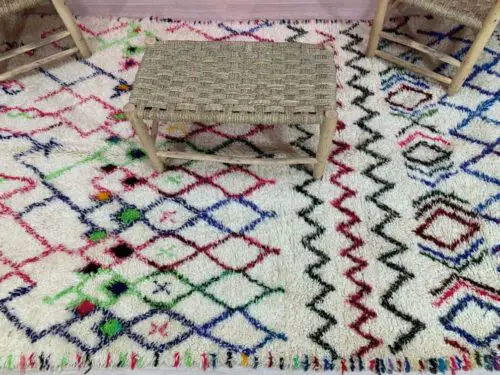 Amira Geometric Rug top view with table on top