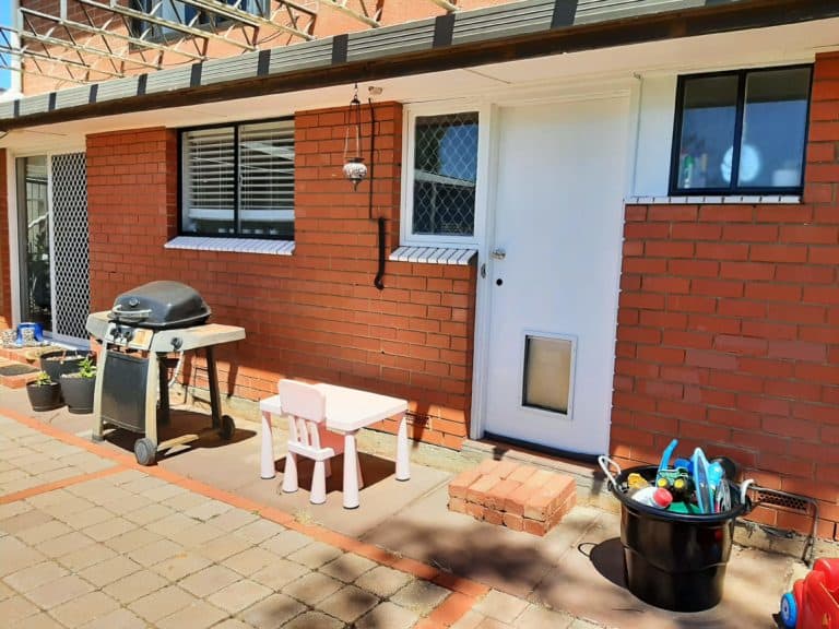 DIY Home Decor Project How to spray paint aluminium window frames